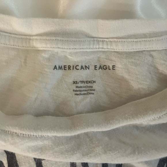 American Eagle crop top with flowers embroidered on it - Picture 3 of 3